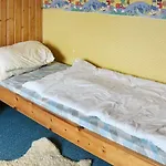 4 Person In Vagland-by Traum